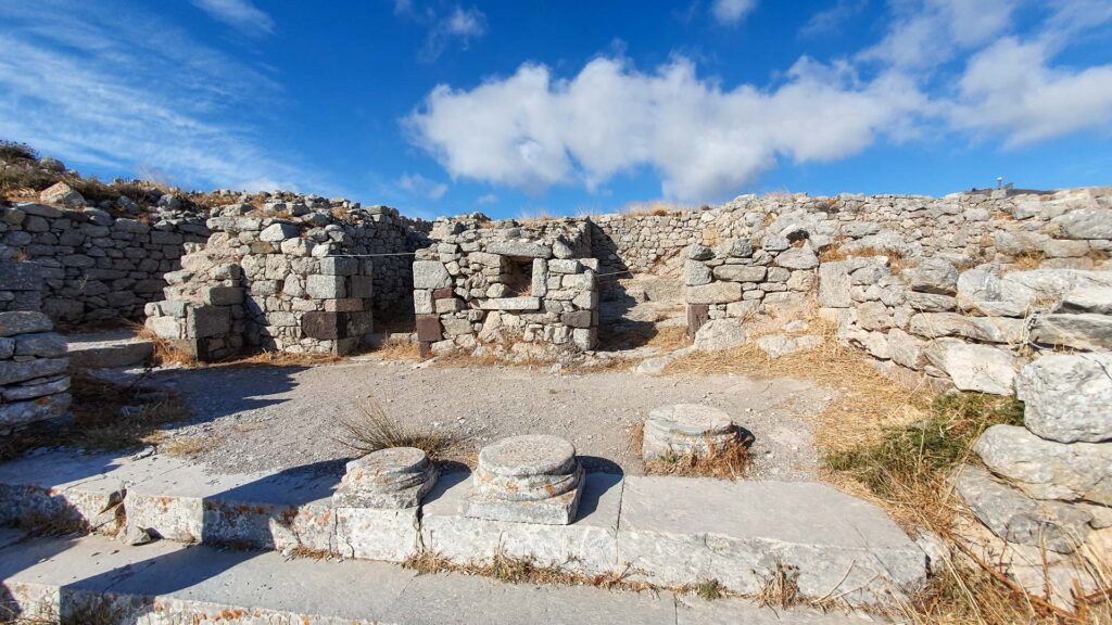 Exploring the Ancient Thira: Uncovering the Greek Islands Rich History